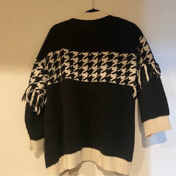 Anthropologie houndstooth cardigan black and white check fringe ONE SIZE sweater - Picture 5 of 7